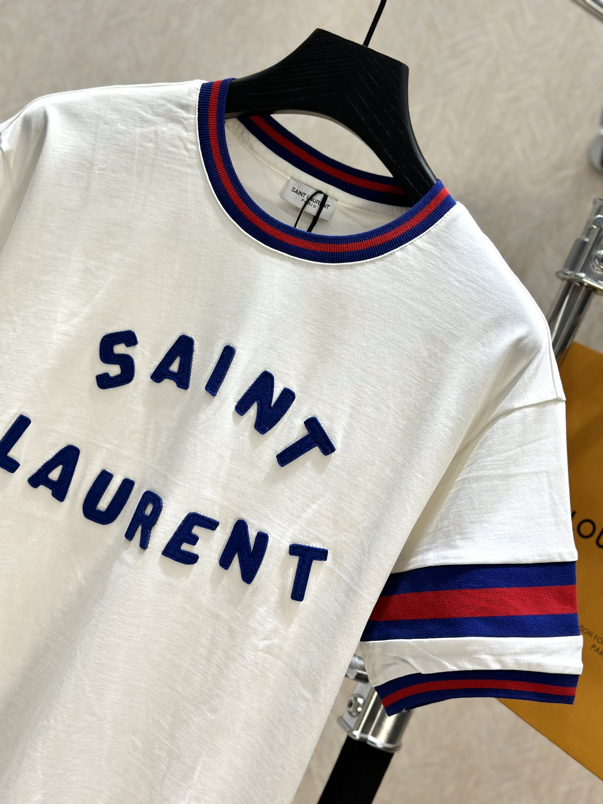 Áo phông T-shirt Saint Laurent YSL logo chữ thêu ngực kẻ sọc Xanh Đỏ viền cổ tay Like Auth on web VTN